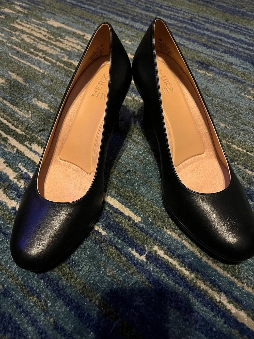 Naturalizer Black Leather Round-Toe Women’s Pumps